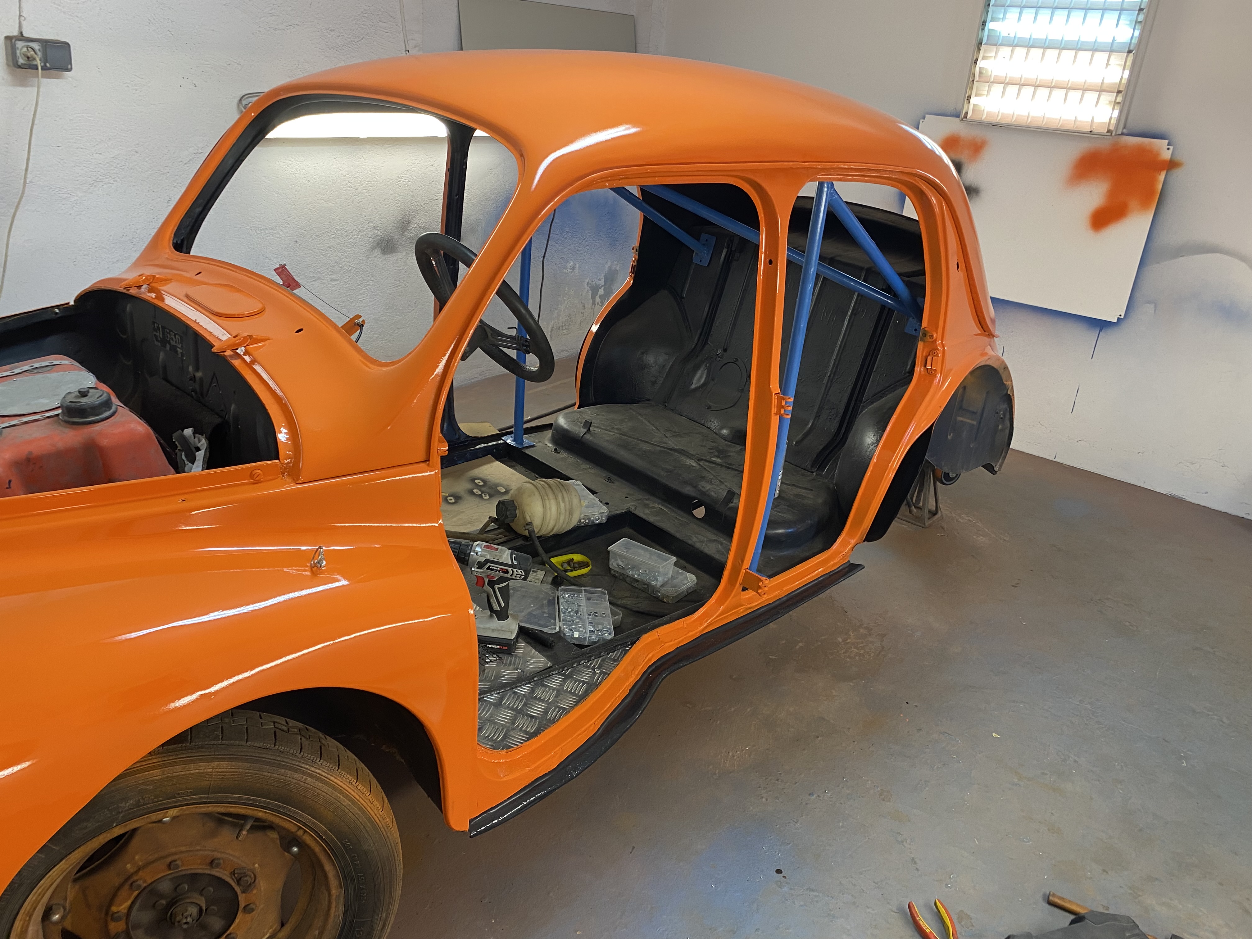 Atelier de restauration de véhicule ancien